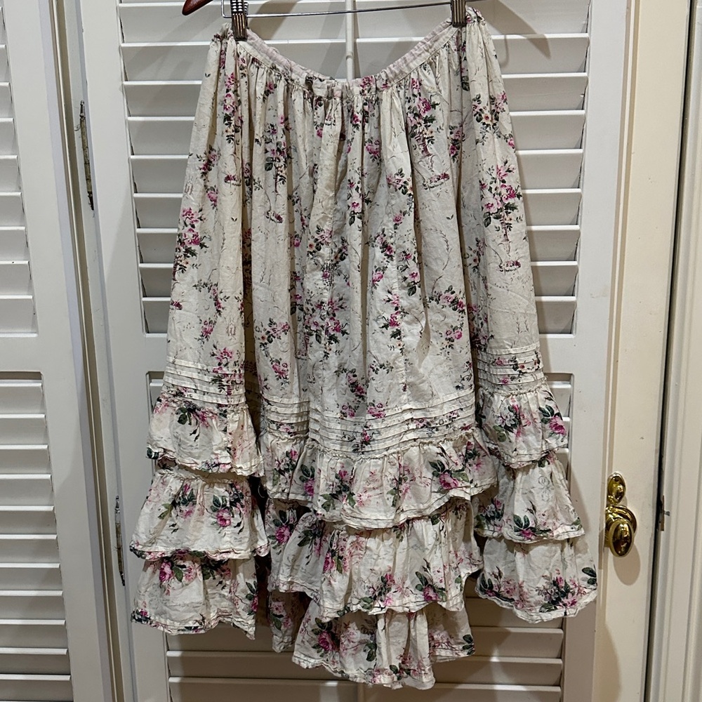 Magnolia Pearl Floral Skirt with Pink Tie and Ruffles at The Bottom. Size OS - Picture 2 of 4